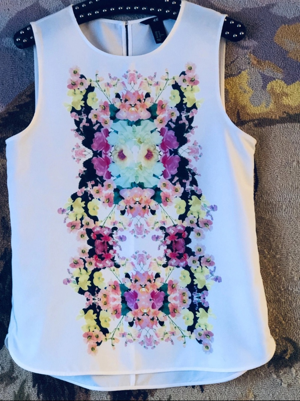 H&M White Sleeveless Top with Multicolor Floral Mirror Print